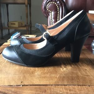 Black dress shoes